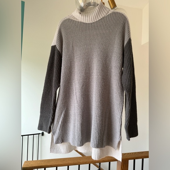 Lane Bryant Sweaters - Lane Bryant color block sweater tunic